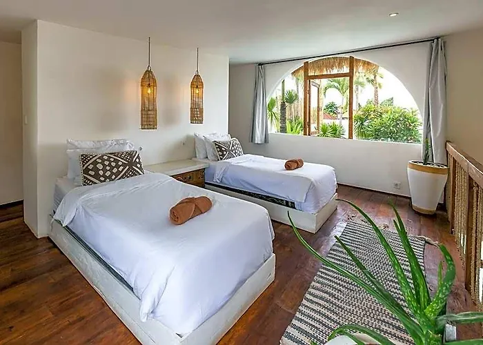 Marbella By The Agent Otel 5*